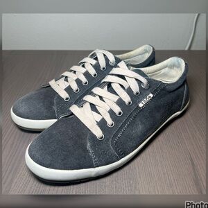 SIZE 10 TAOS STAR CANVAS LACE UP LOW TOP CASUAL GREY SNEAKERS